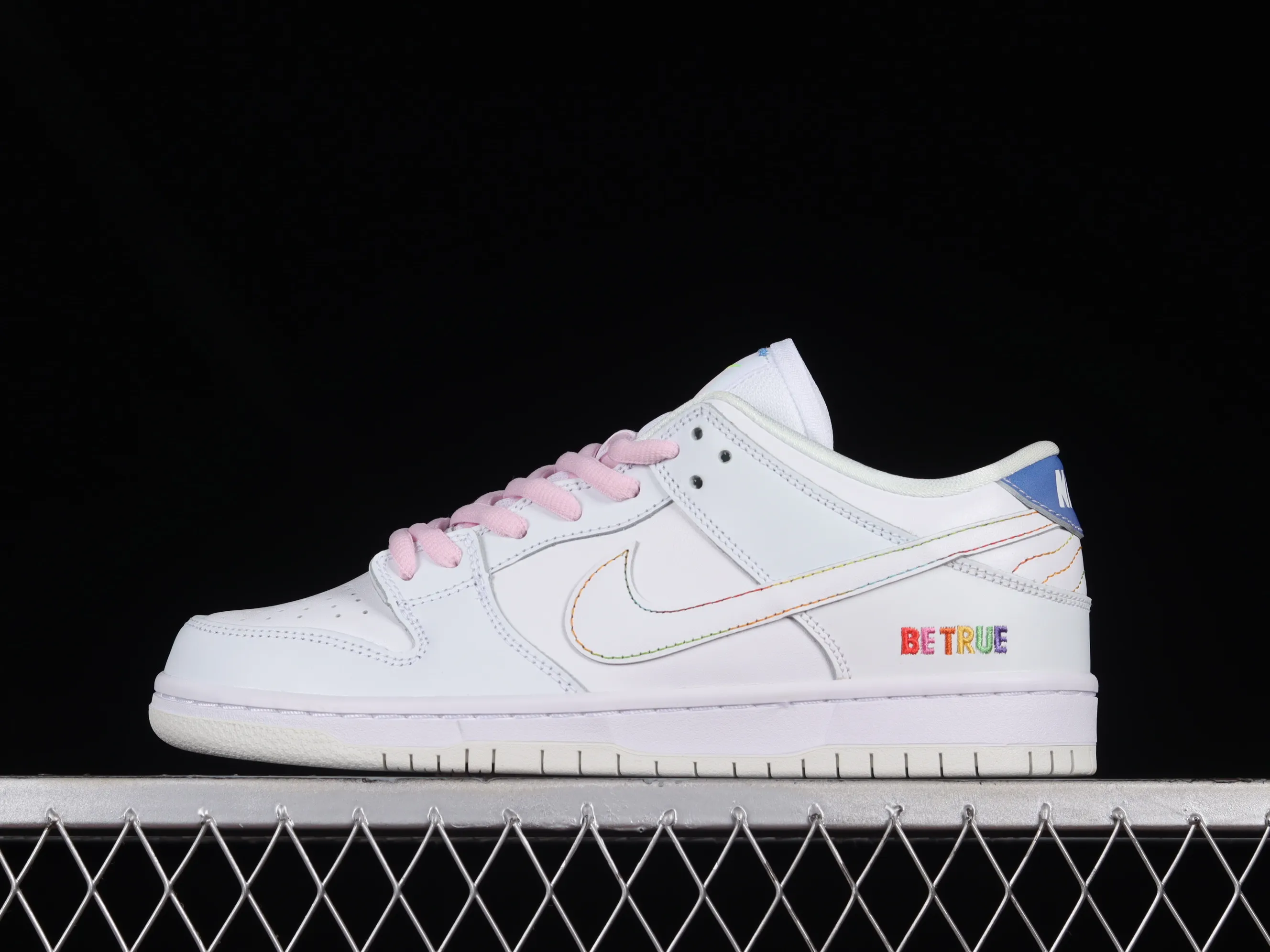 All Categories Nk SB Dunk Series Nk SB Dunk Low Low-top sneakers Nk SB Dunk Low "Be True" Rainbow SB smashed backboard fashion casual sneakers DR4876-100